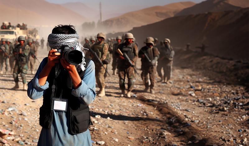 A través del lente de la guerra: Relatos desde el corazón de Afganistán.